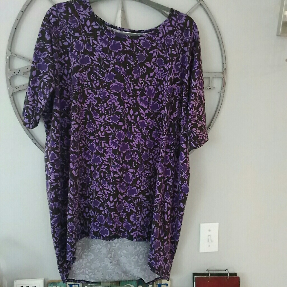 Lularoe " IRMA" shirt